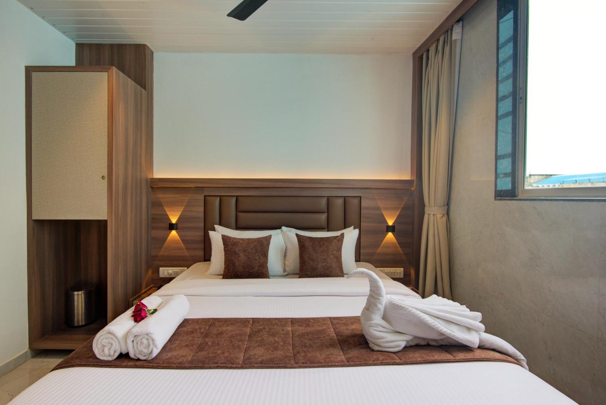 Hotel Galaxy Inn Navi Mumbai Bagian luar foto