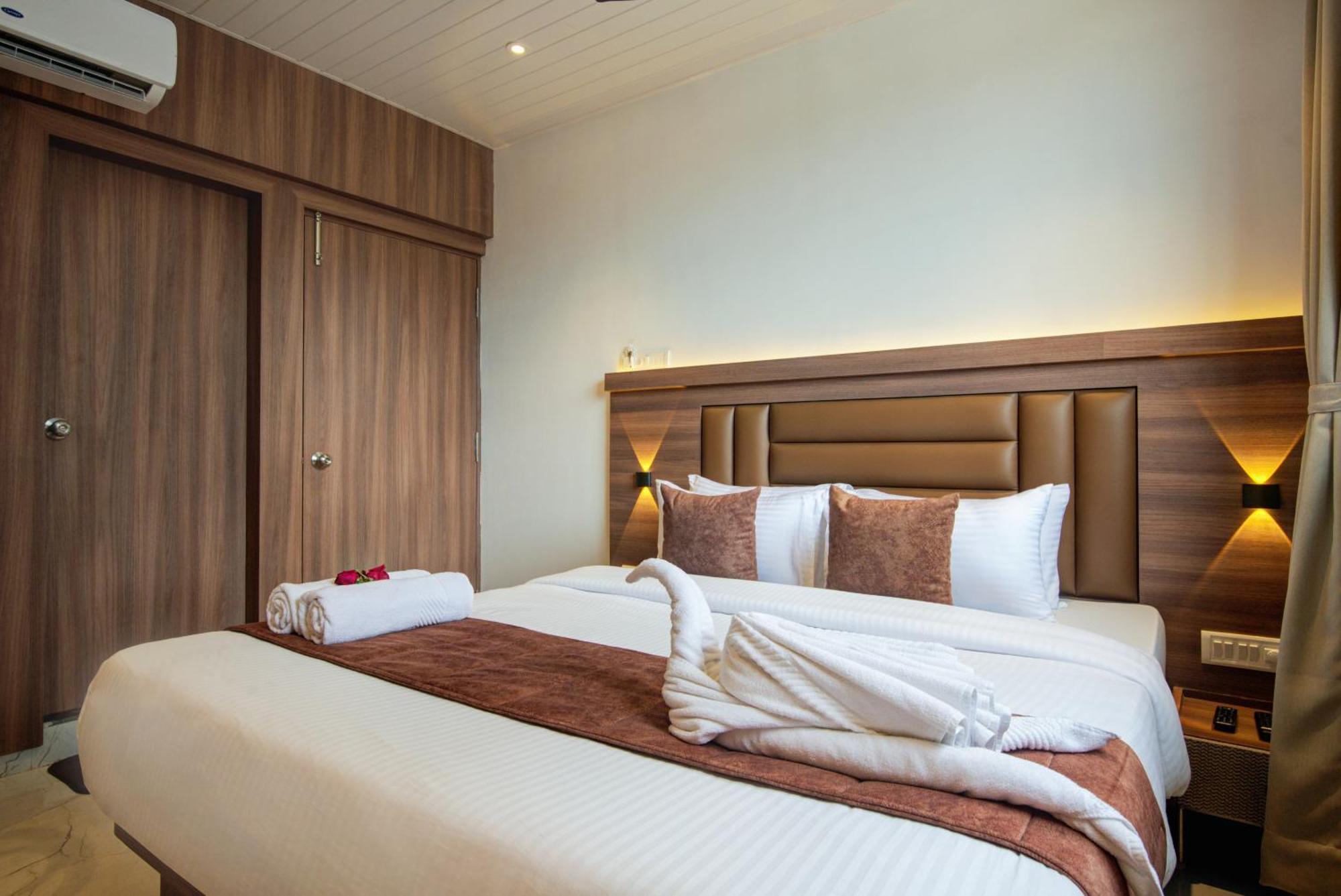 Hotel Galaxy Inn Navi Mumbai Bagian luar foto