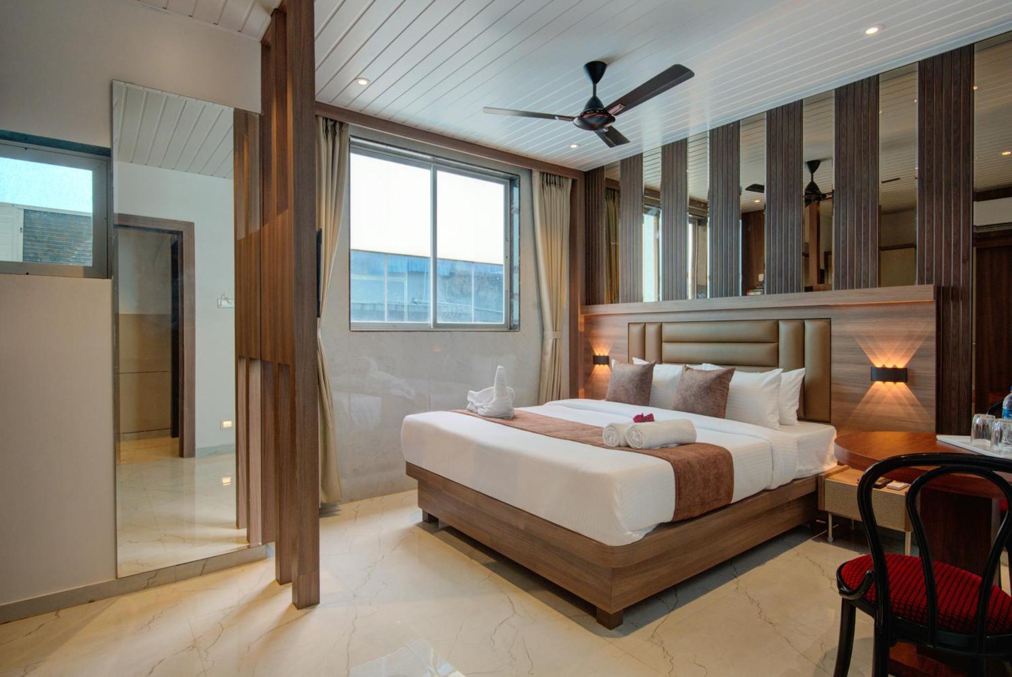 Hotel Galaxy Inn Navi Mumbai Bagian luar foto