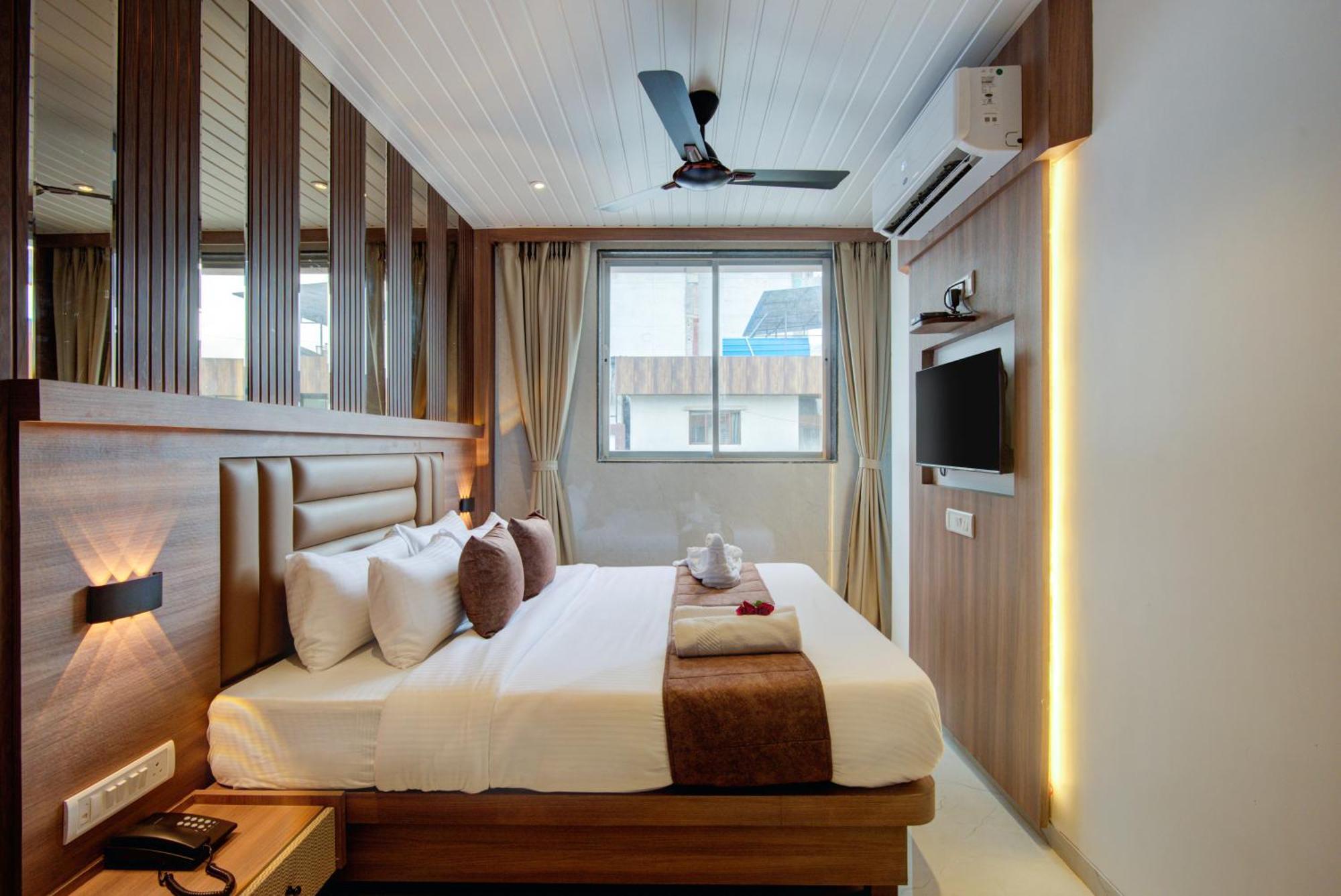 Hotel Galaxy Inn Navi Mumbai Bagian luar foto
