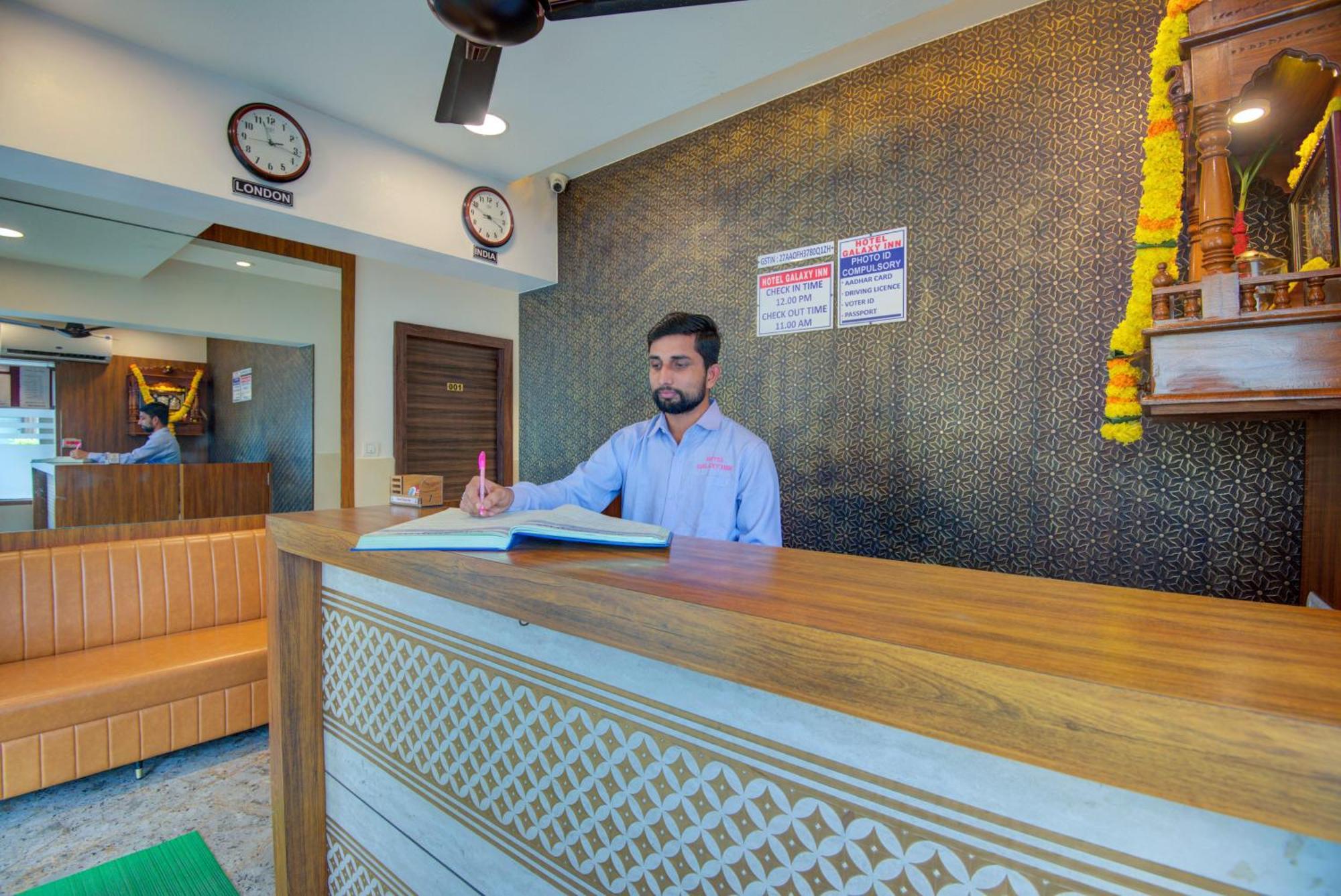 Hotel Galaxy Inn Navi Mumbai Bagian luar foto