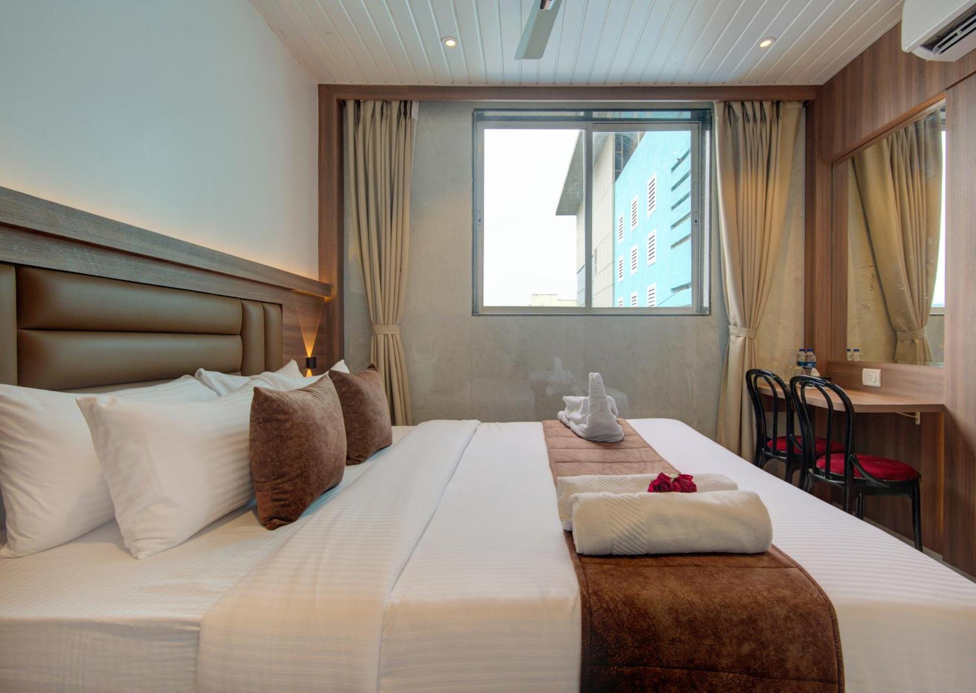 Hotel Galaxy Inn Navi Mumbai Bagian luar foto