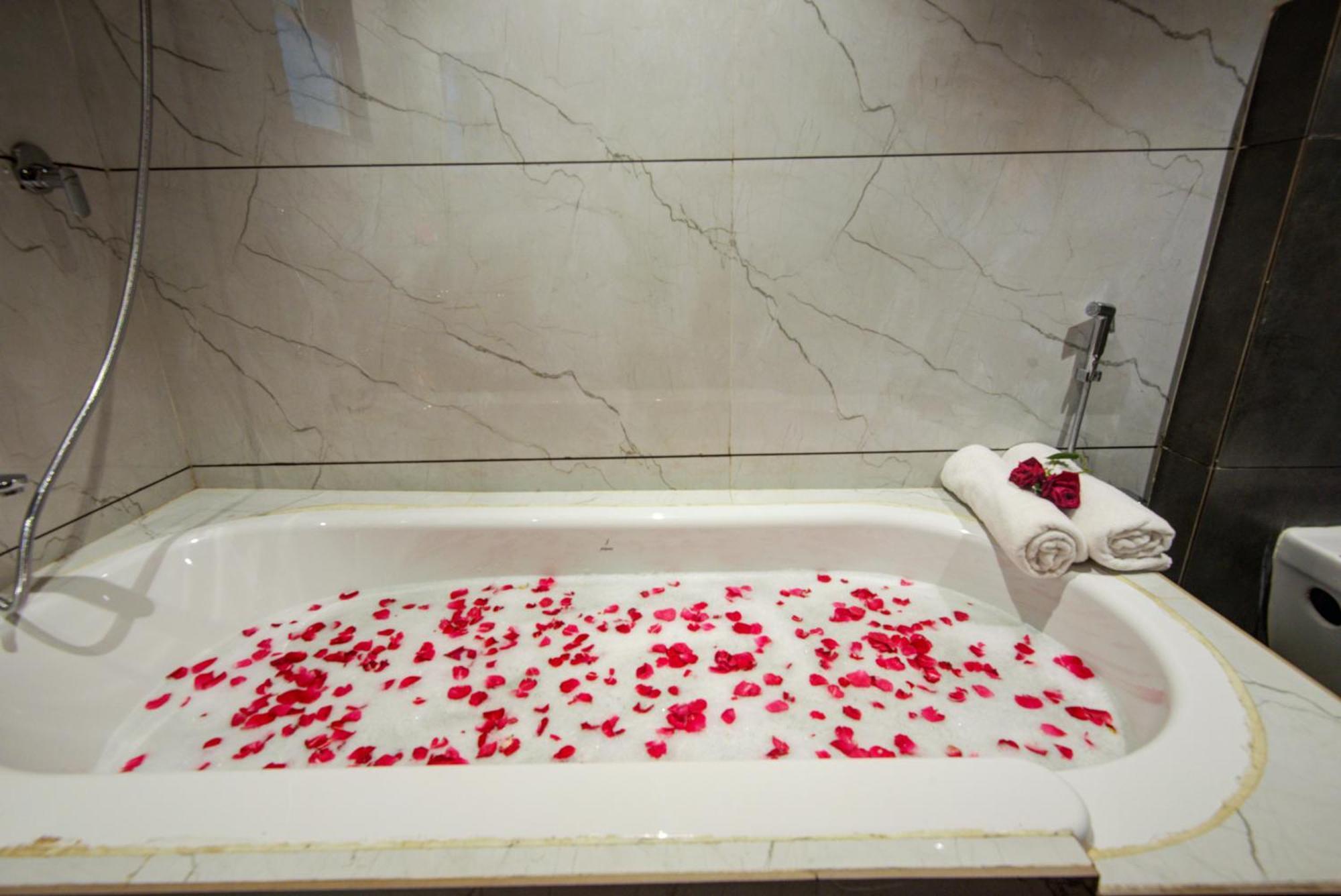 Hotel Galaxy Inn Navi Mumbai Bagian luar foto