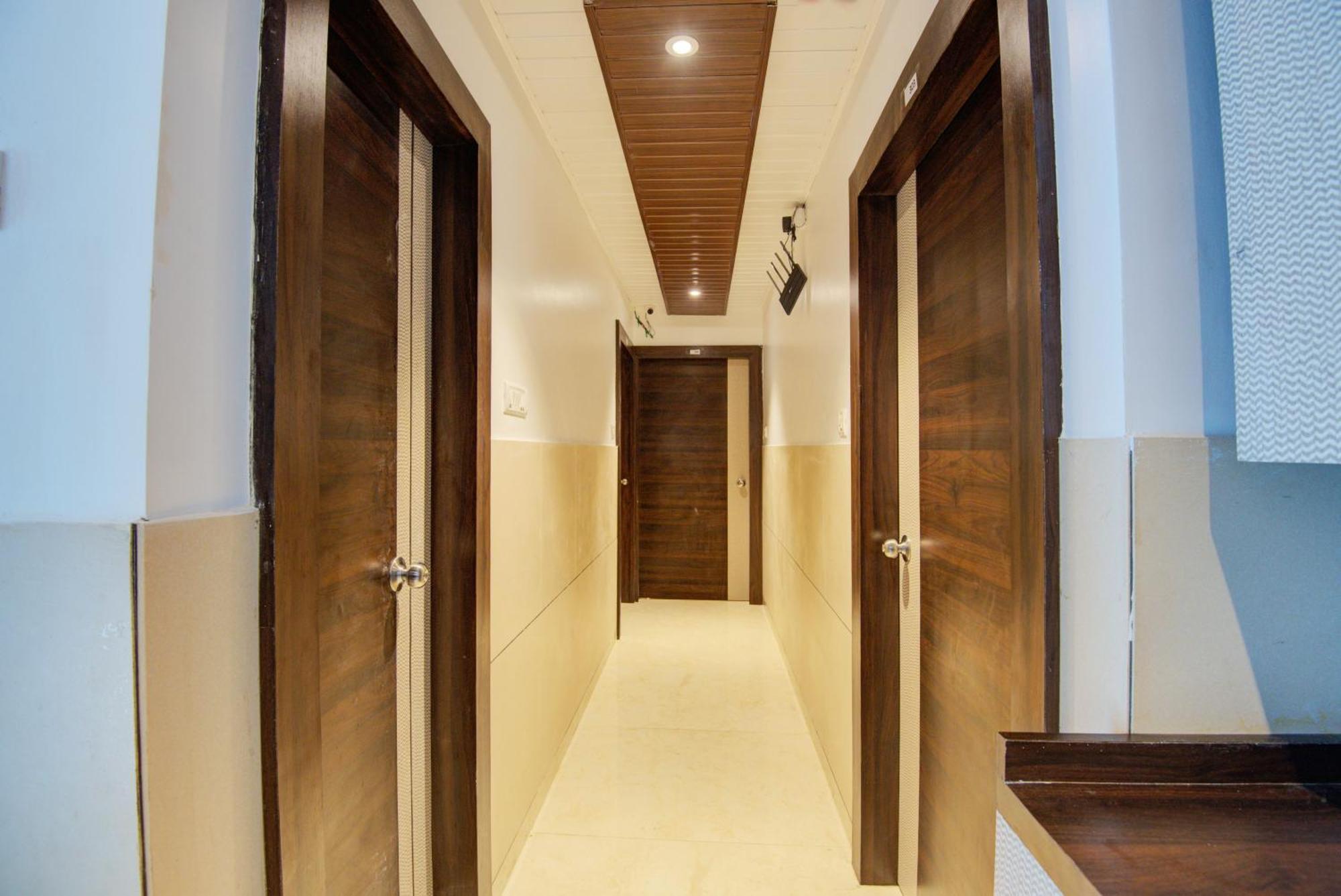 Hotel Galaxy Inn Navi Mumbai Bagian luar foto