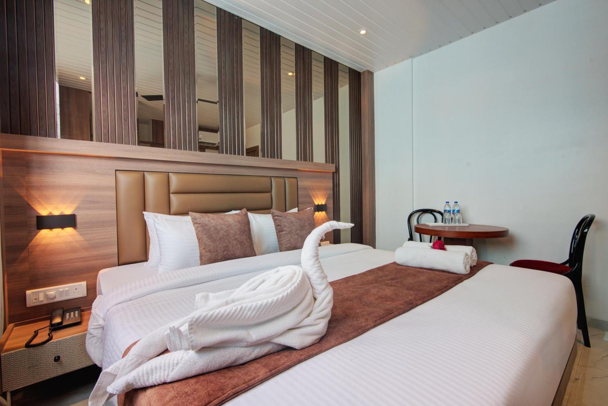 Hotel Galaxy Inn Navi Mumbai Bagian luar foto